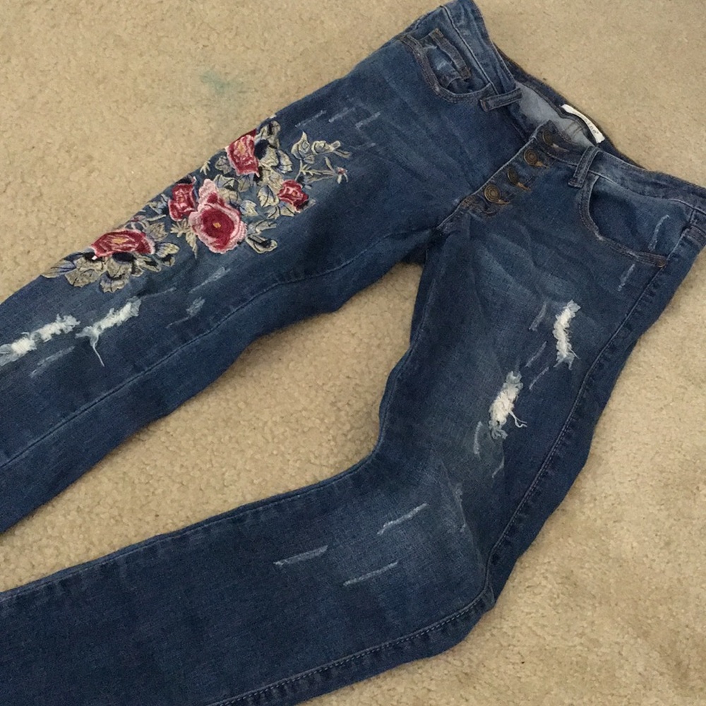 Flower embroidered high waisted jeans